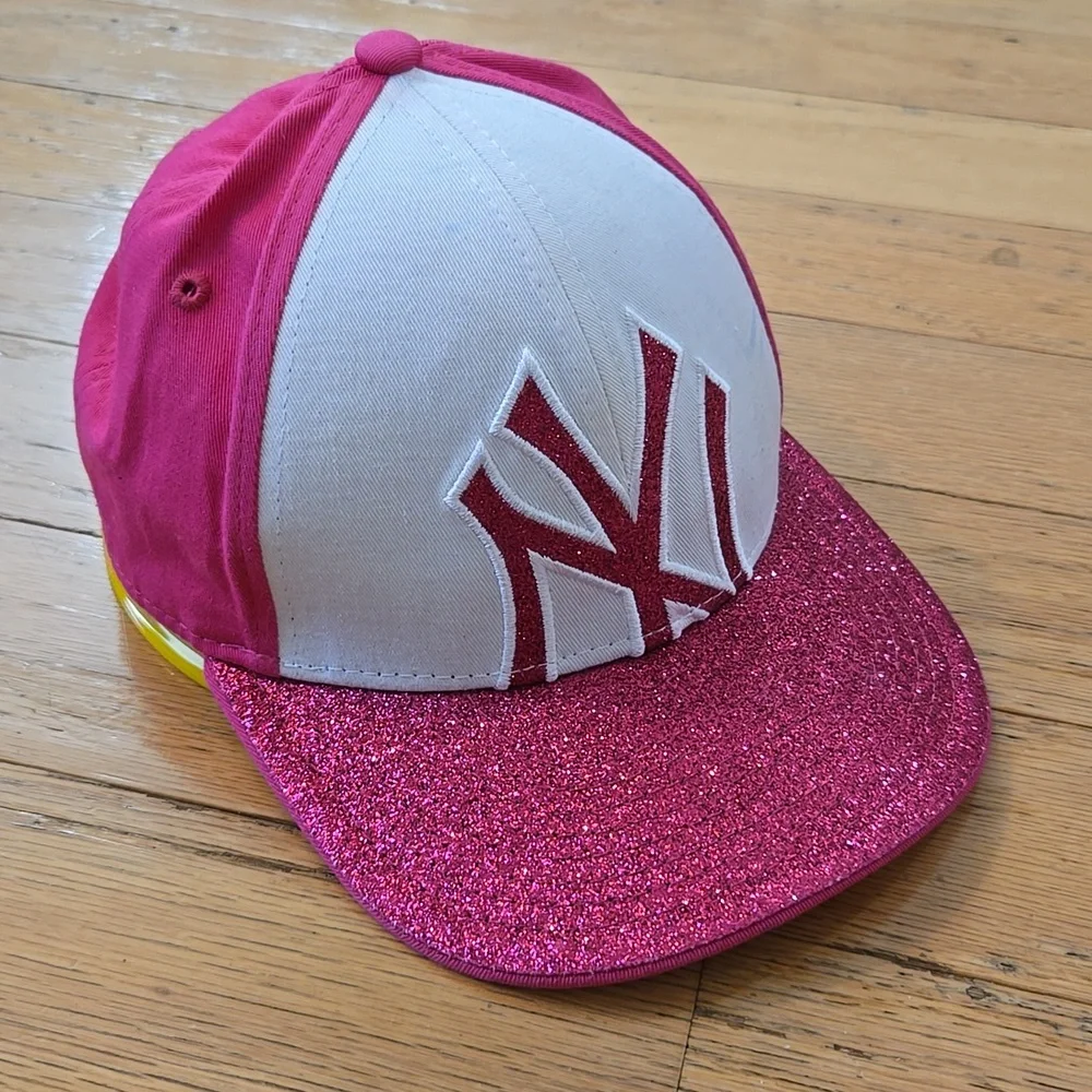 NY Yankees Baseeball Cap For Youth - Picture 3 of 9